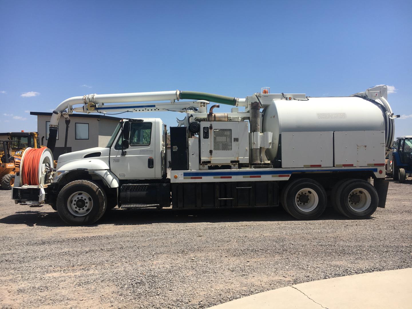 CAMION VAC CON  V311LHA